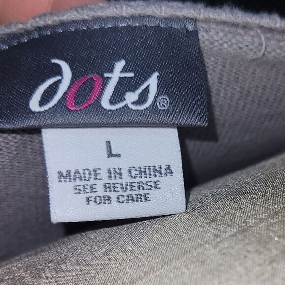 Black and White Geometric Houndstooth Design Sweater - Picture 3 of 4